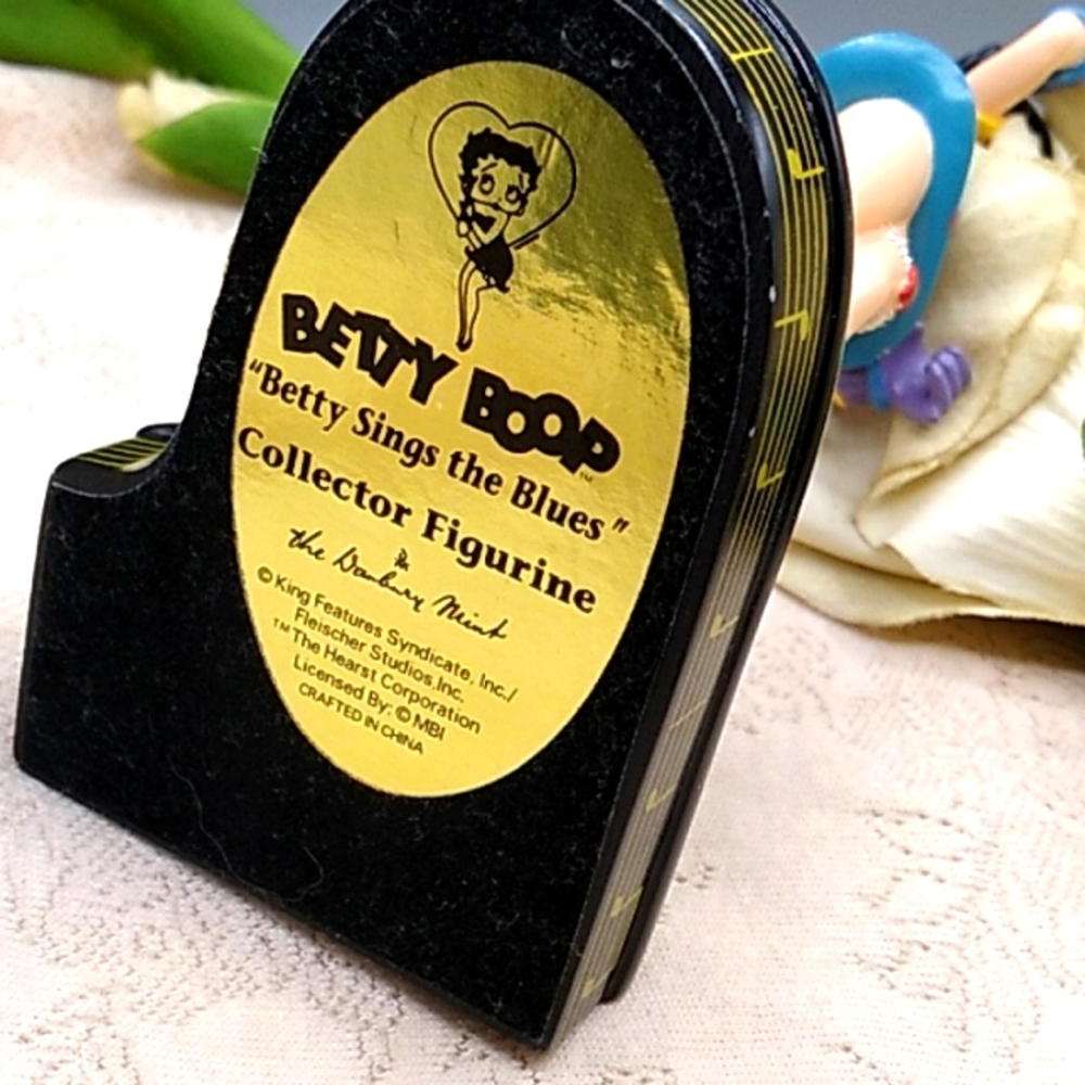 Vintage 1995 Betty Boop Danbury Mint Collector Figurine - Picture 9 of 9